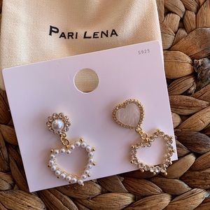 Vintage style earring with pearls and diamonds.